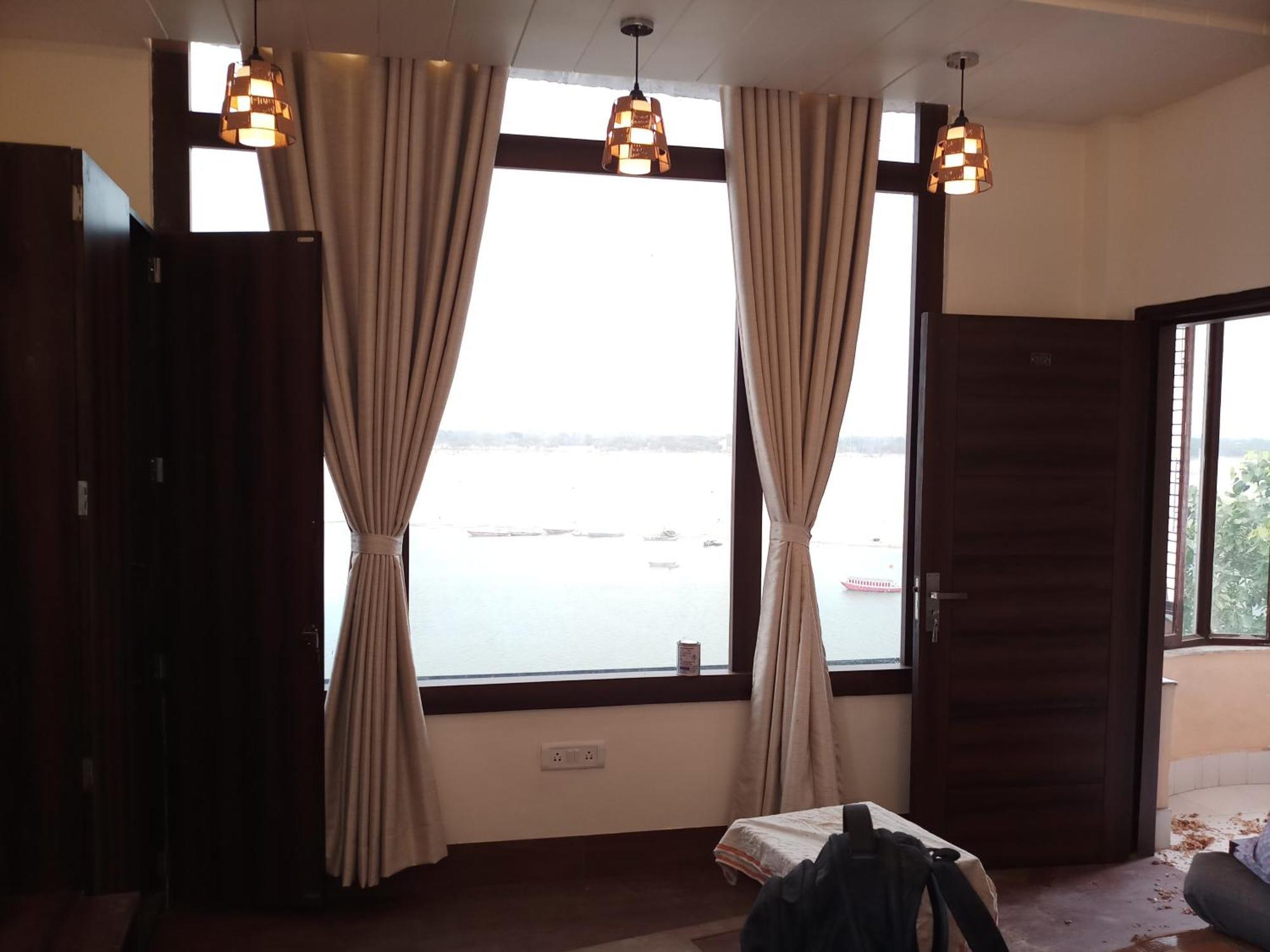 A Palace On River — Photos 1